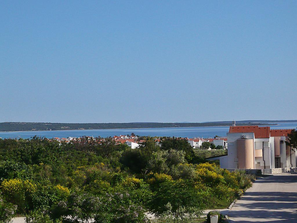 Apartmani Ruza Novalja Eksteriør bilde