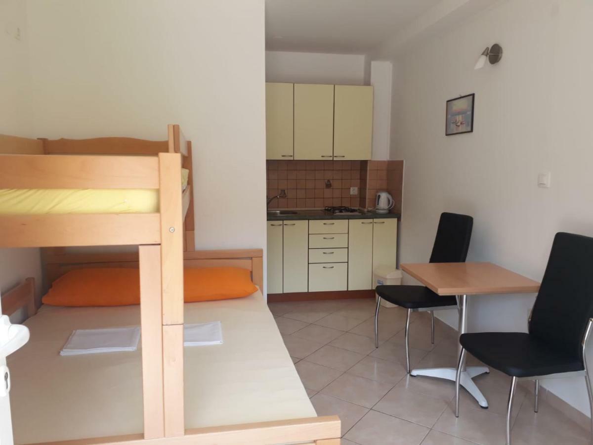 Apartmani Ruza Novalja Eksteriør bilde